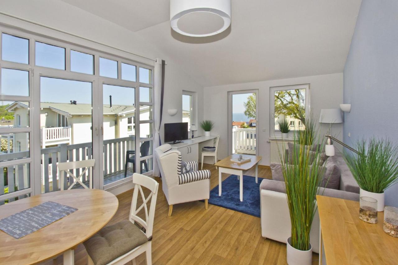Meerblick Fewo 48: Sellin Beachfront with Balcony and Spa Access Goehren  Exterior photo